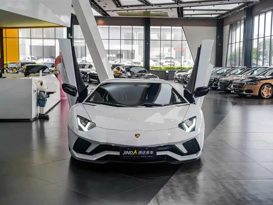 Lamborghini Aventador 2019 — фото 9