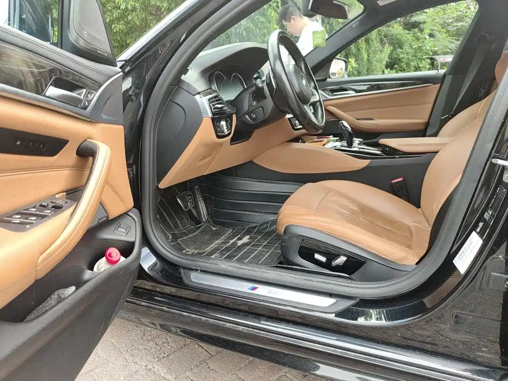 BMW 5 Series 2018 — фото 17