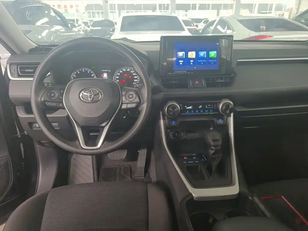 Toyota RAV4 2022 — фото 10