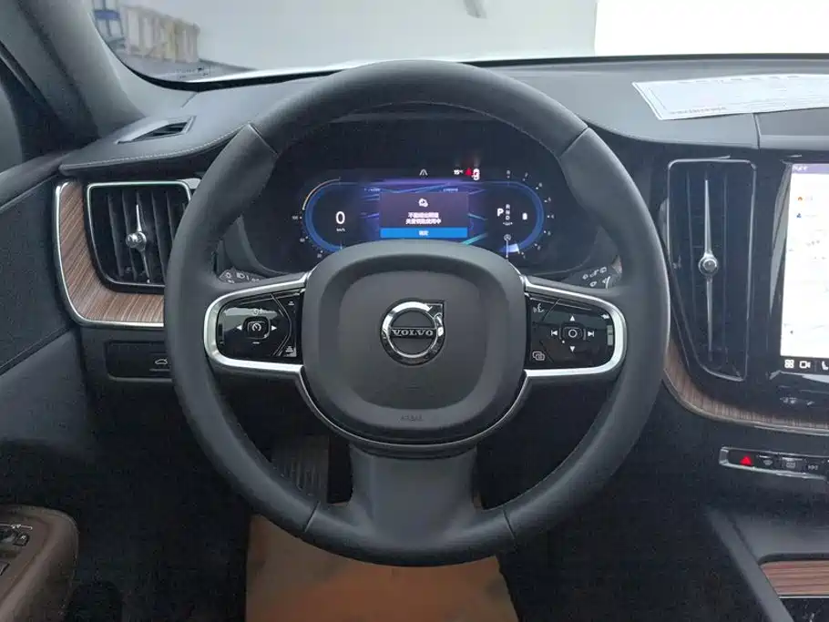 Volvo XC60 2025 — фото 15