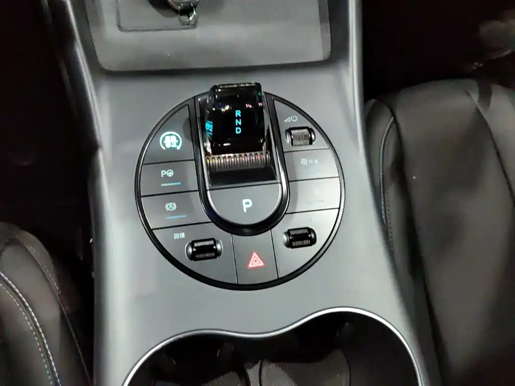 BYD Seal 2025 — фото 10