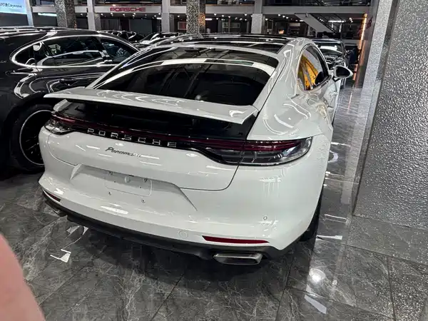 Porsche Panamera 2021