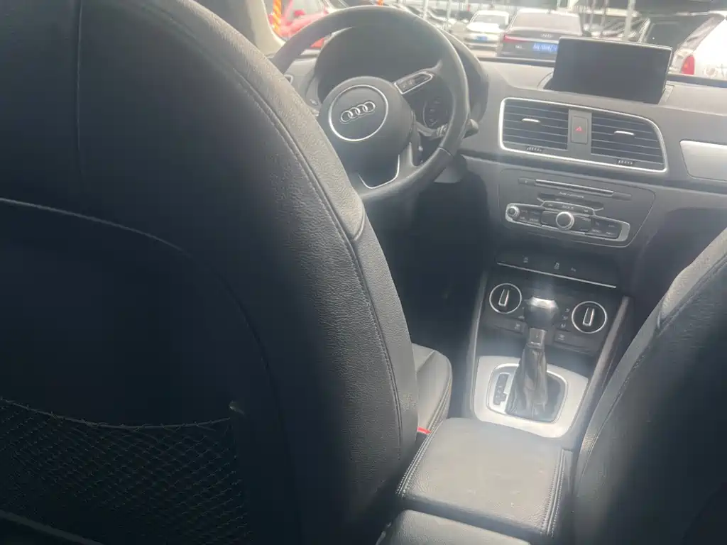 Audi Q3 2019 — фото 11