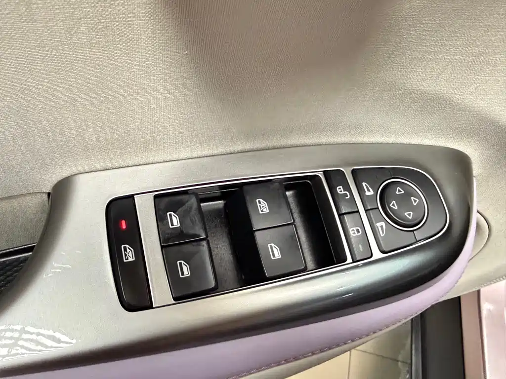 BYD Dolphin 2022 — фото 12