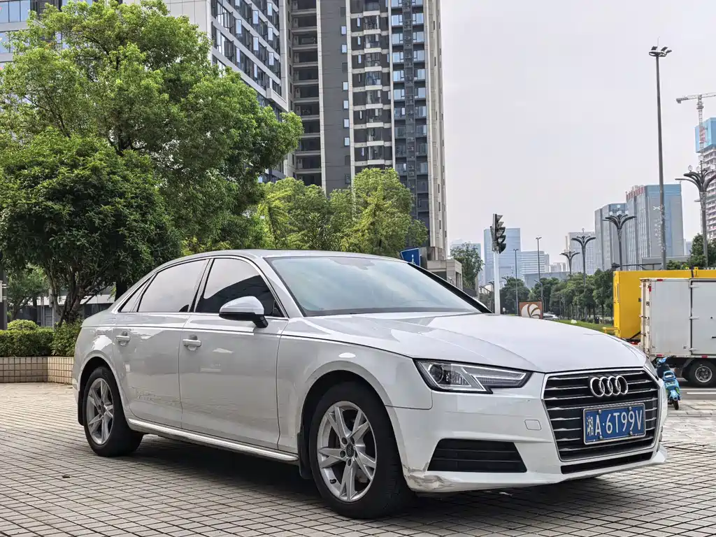 Audi A4L 2017 — фото 3