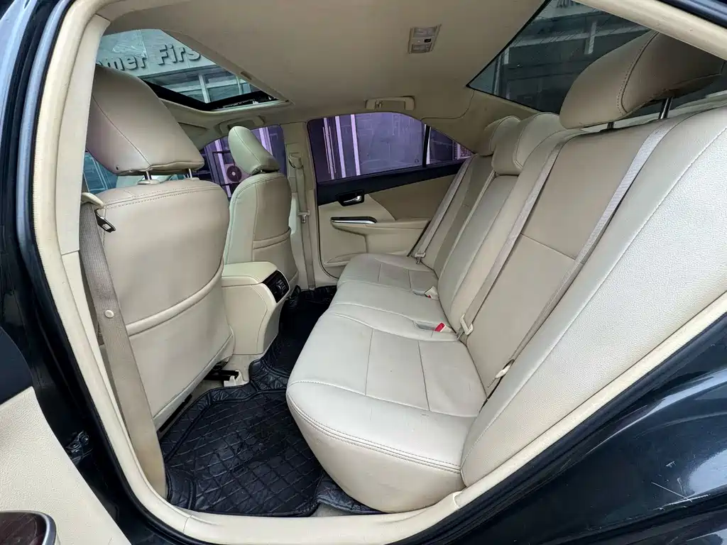 Toyota Camry 2017 — фото 9