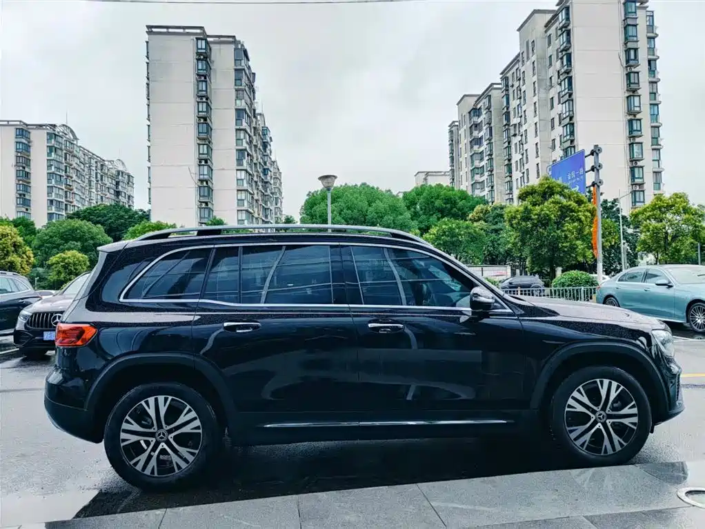 Mercedes-Benz GLB 2025