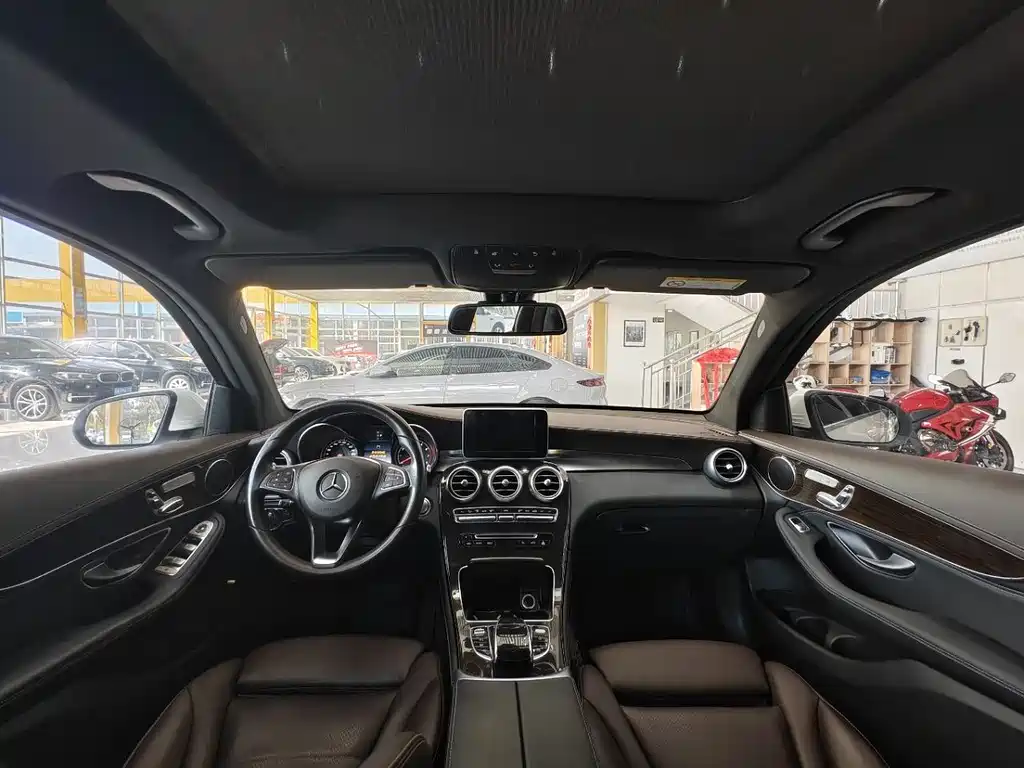 Mercedes-Benz GLC 2017 — фото 14