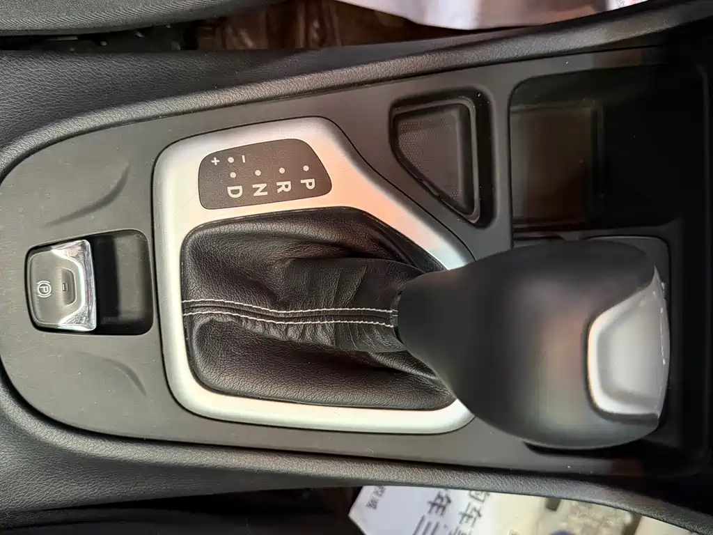 Jeep Cherokee 2020 — фото 15