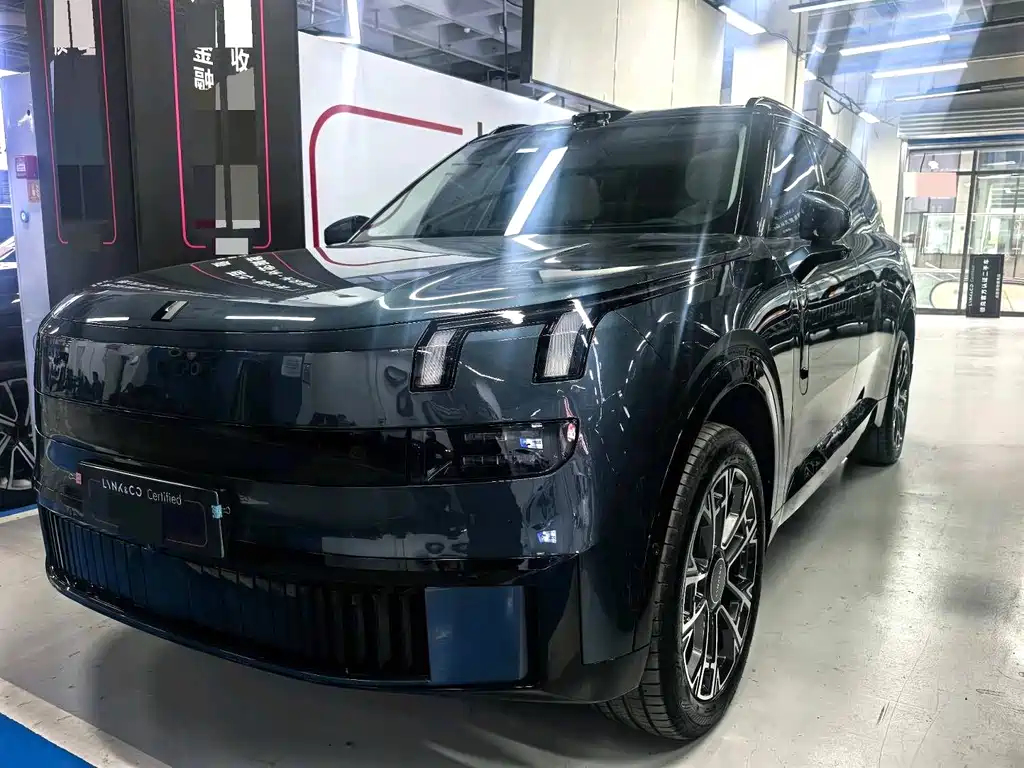 Lynk & Co 900 2025