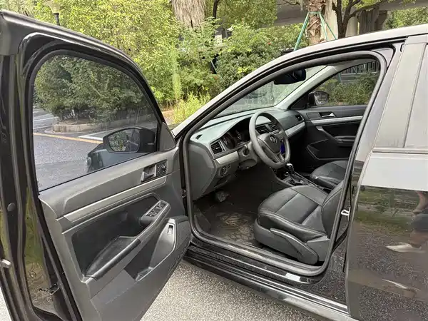 Volkswagen Lavida 2015