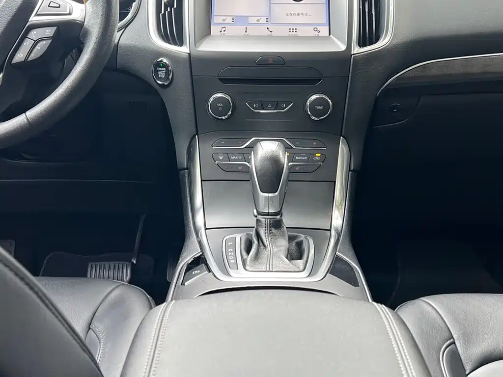 Ford Edge 2017 — фото 13