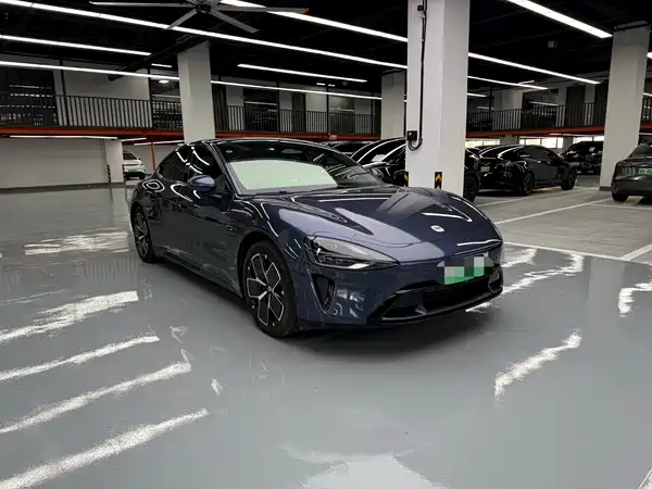 Xiaomi SU7 2024
