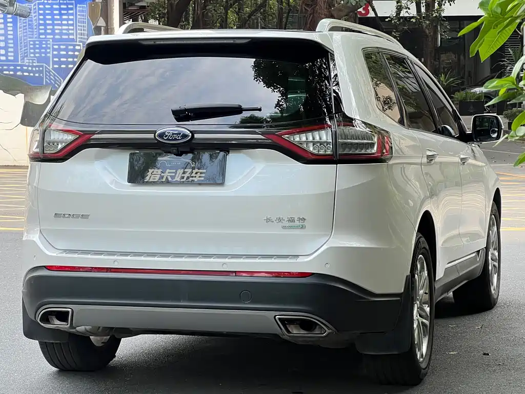 Ford Edge 2017 — фото 19