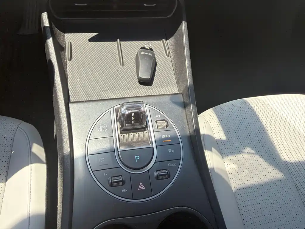 BYD Seal 05 DM-i 2025 — фото 13