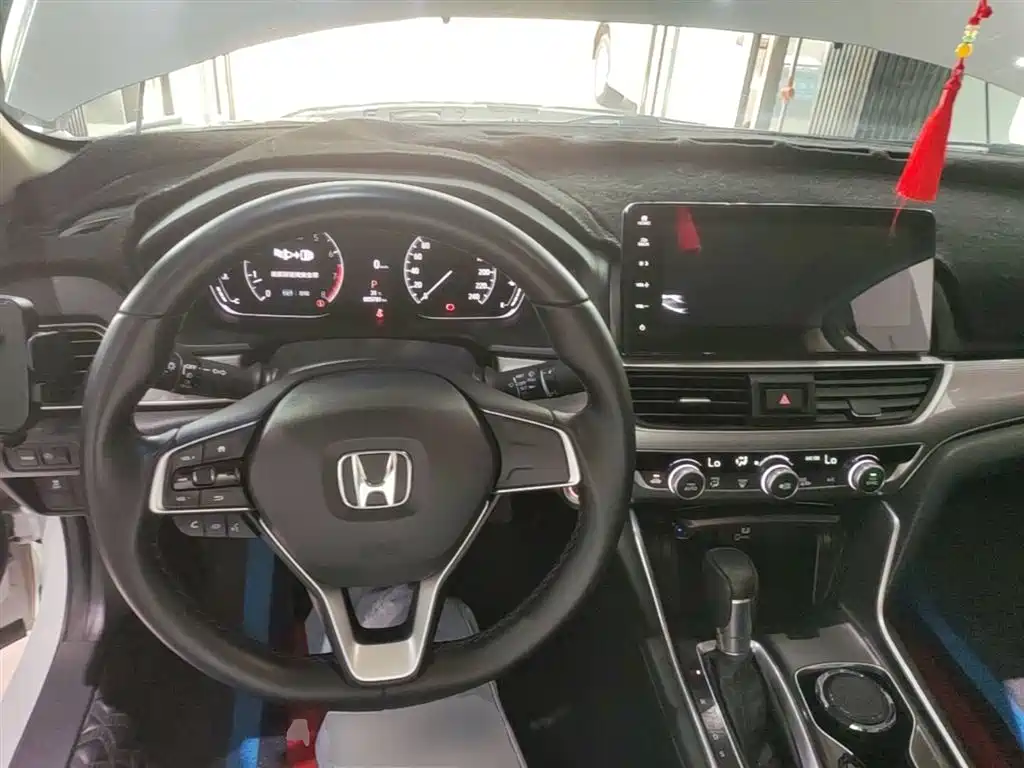 Honda Accord 2022 — фото 10