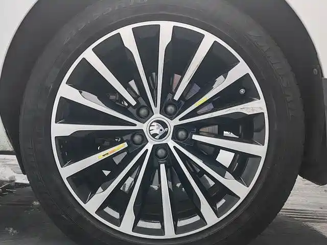 Skoda Superb 2018 — фото 15
