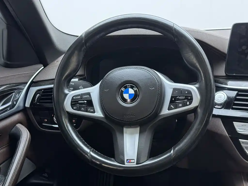 BMW 5 Series 2021 — фото 13