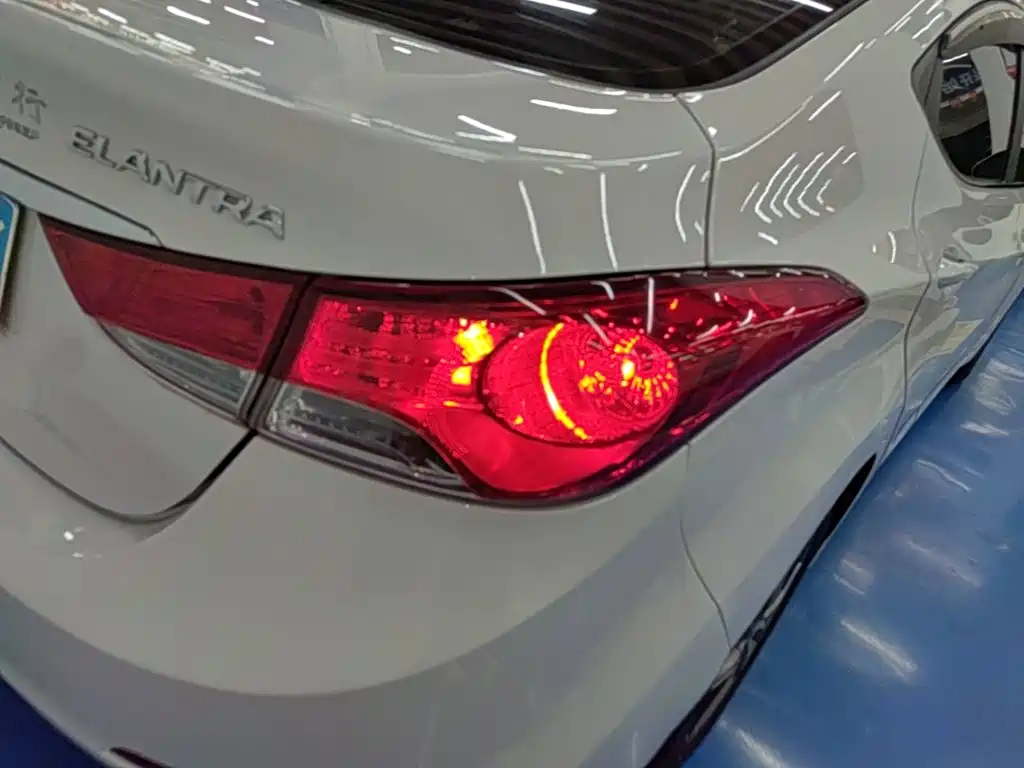 Hyundai Elantra Langdong 2014 — фото 8