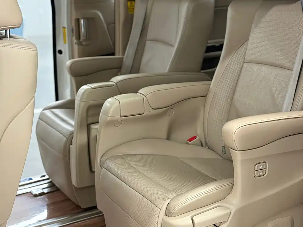 Toyota Alphard 2012 — фото 11