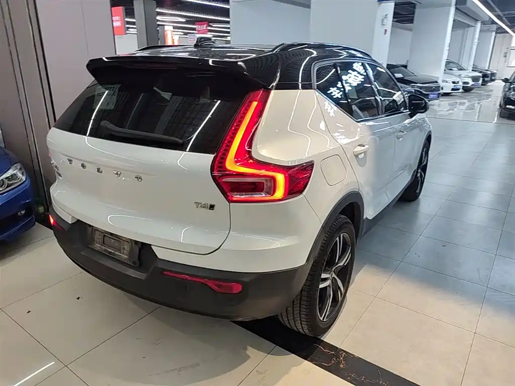 Volvo XC40 2020 — фото 7