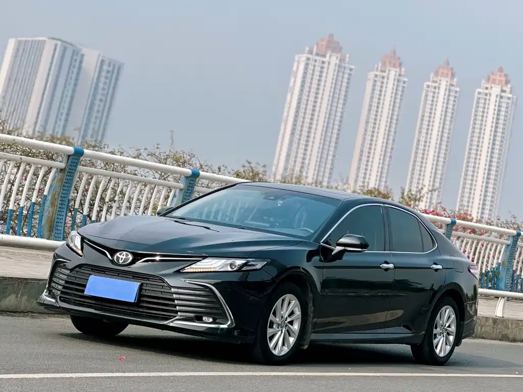 Toyota Camry 2021 — фото 1