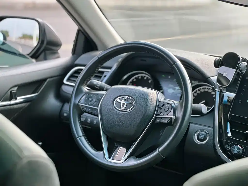 Toyota Camry 2021 — фото 11