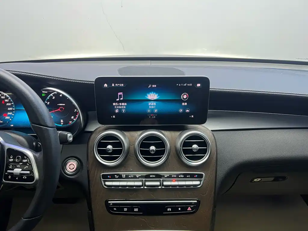 Mercedes-Benz GLC 2020 — фото 20