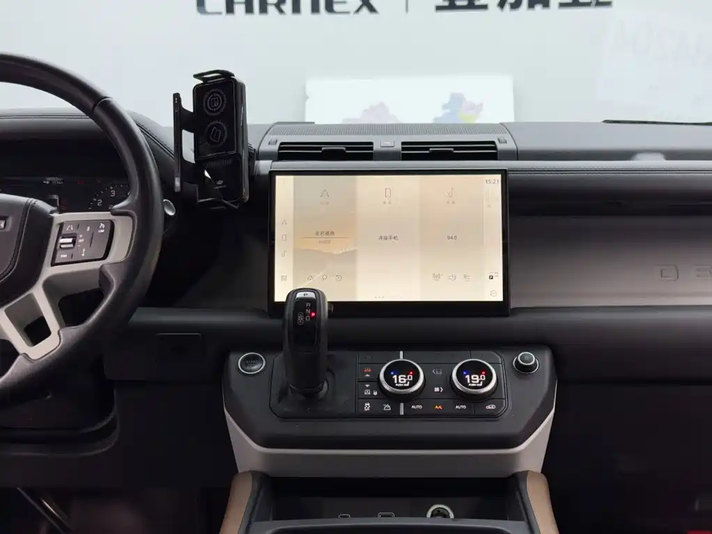 Land Rover Defender 2022 — фото 12