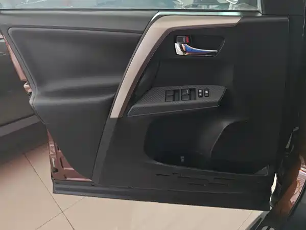 Toyota RAV4 2015