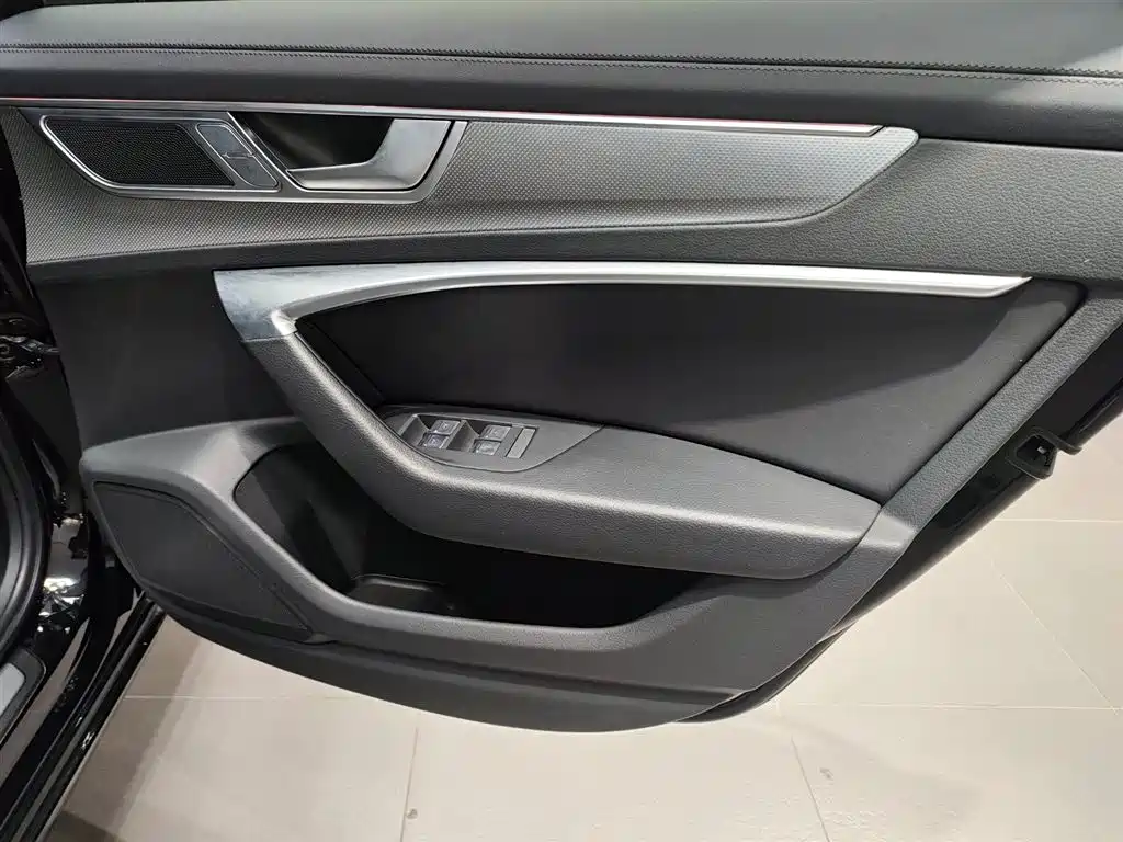 Audi A6L 2023 — фото 15