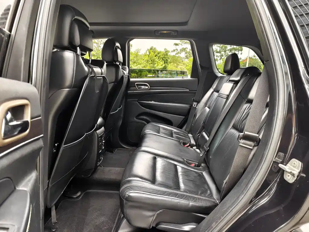 Jeep Grand Cherokee 2014 — фото 6