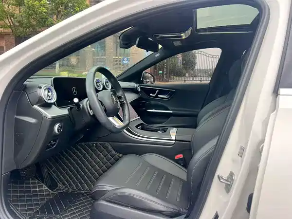Mercedes-Benz C-Class 2024