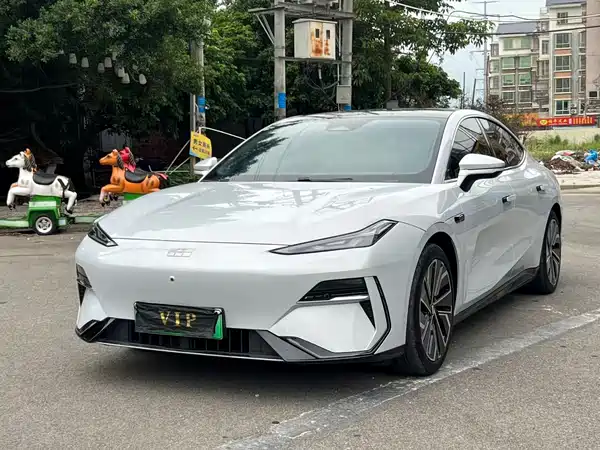 Geely Galaxy E8 2024