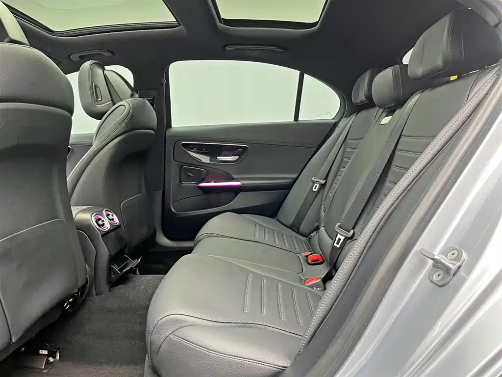 Mercedes-Benz C-Class 2024 — фото 17