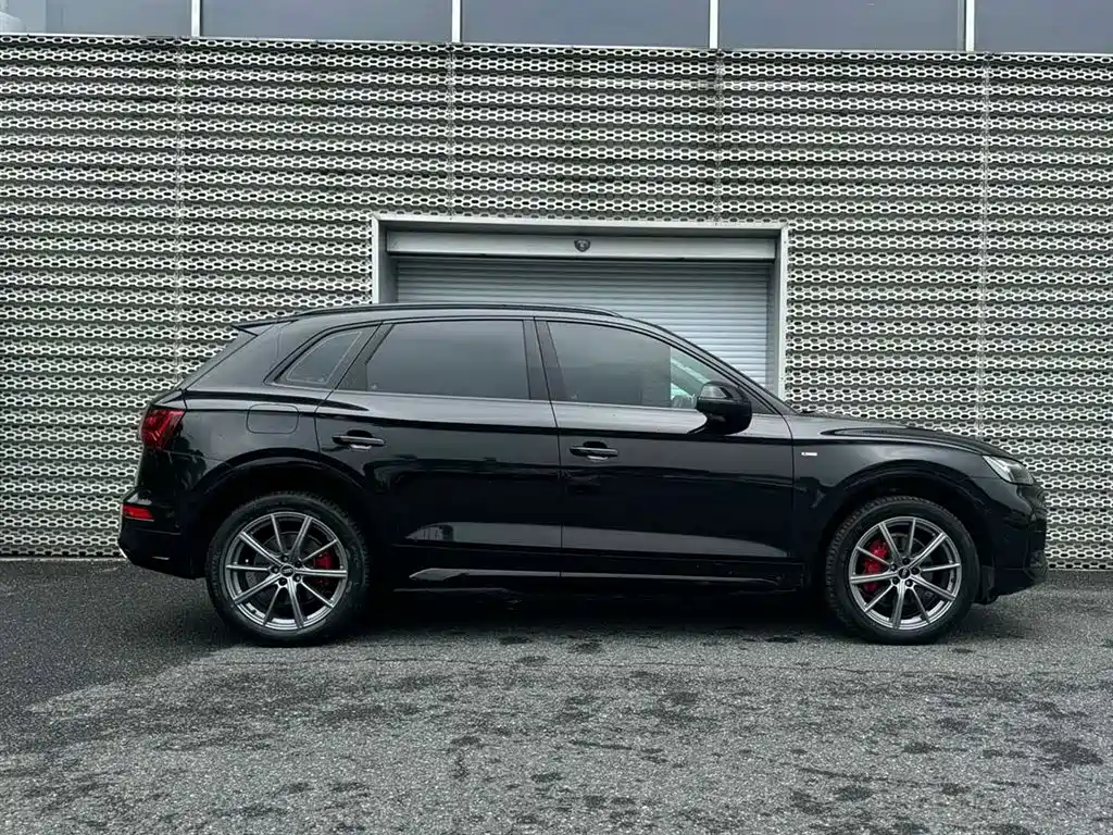 Audi Q5L 2023 — фото 4