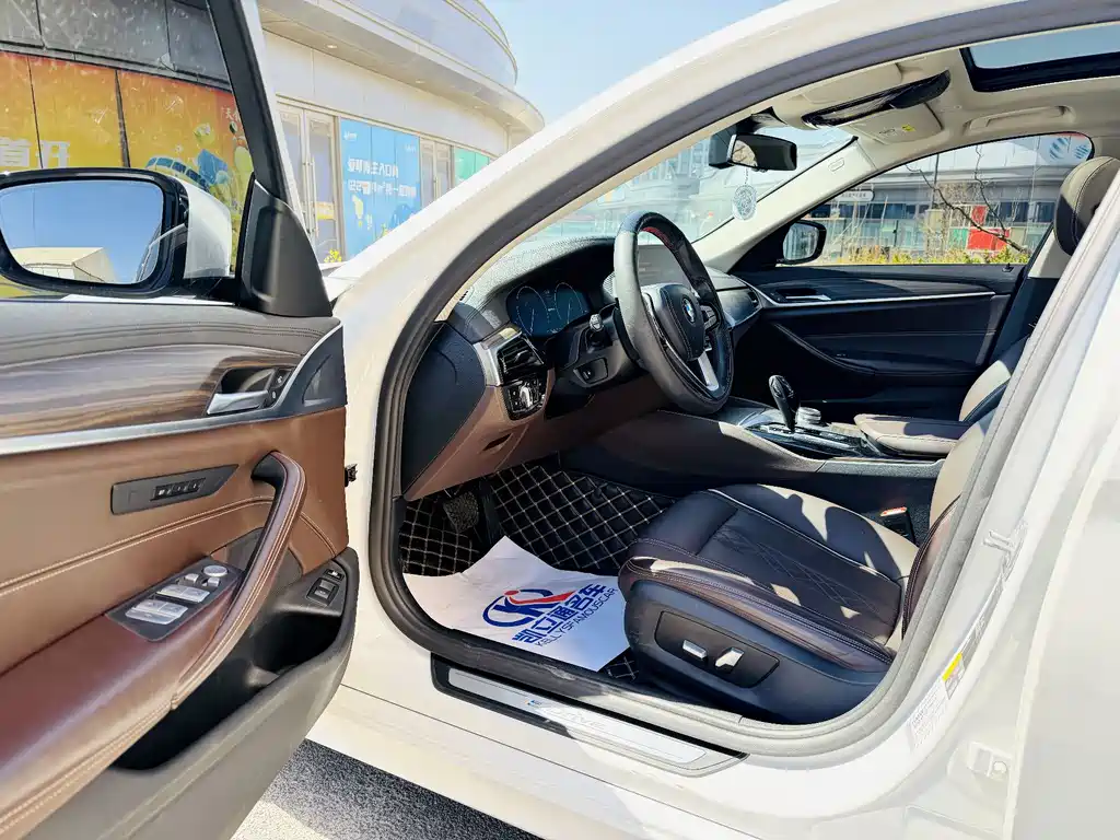 BMW 5 Series New Energy 2018 — фото 9