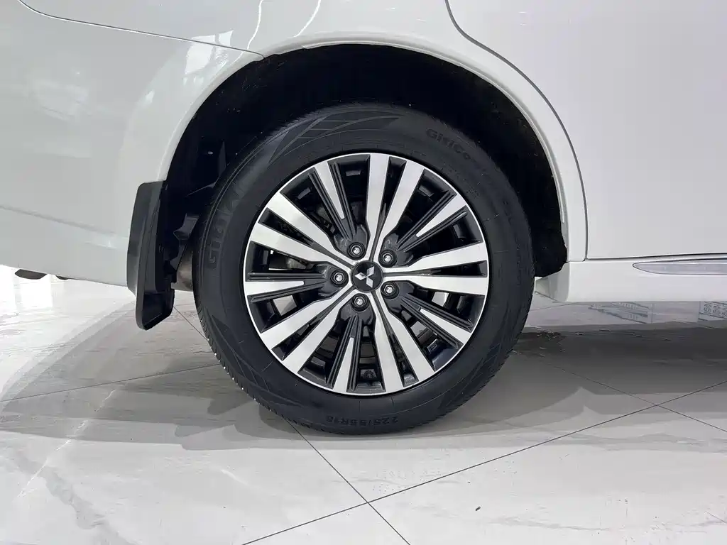 Mitsubishi Outlander 2022 — фото 17