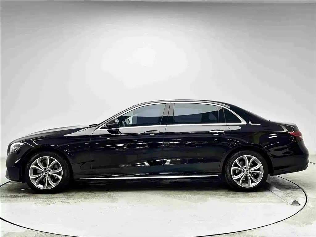 Mercedes-Benz E-Class 2024 — фото 21