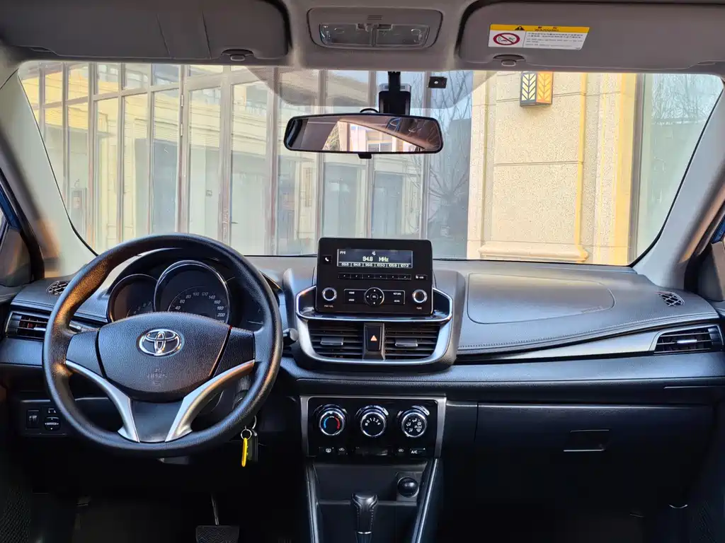 Toyota Yaris L 2020 — фото 10
