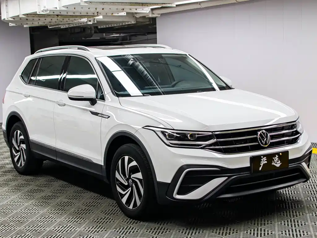 Volkswagen Tiguan L 2023 — фото 3