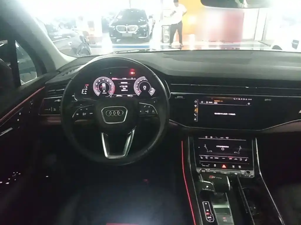 Audi Q7 2024 — фото 11
