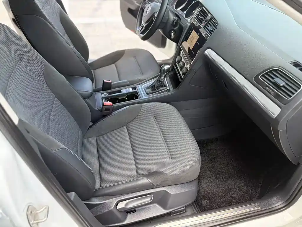 Volkswagen Golf Pure Electric 2021 — фото 12