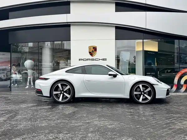 Porsche 911 2025