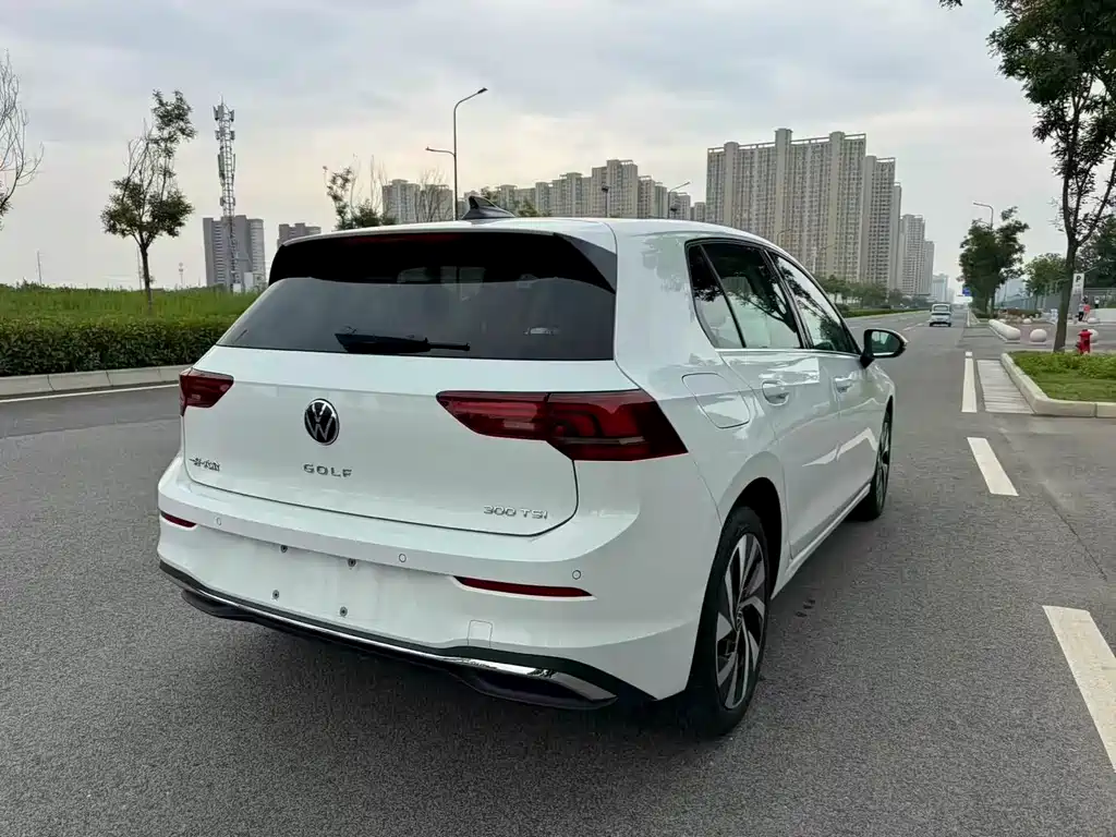 Volkswagen Golf 2025