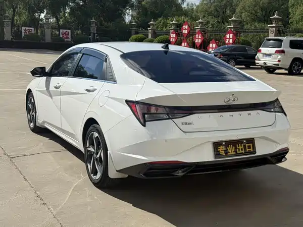 Hyundai Elantra 2022