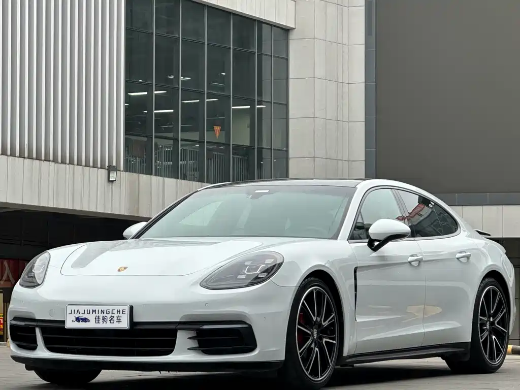 Porsche Panamera 2018 — фото 1