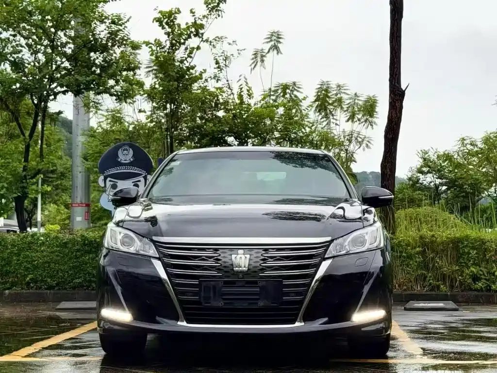 Toyota Crown 2018 — фото 2