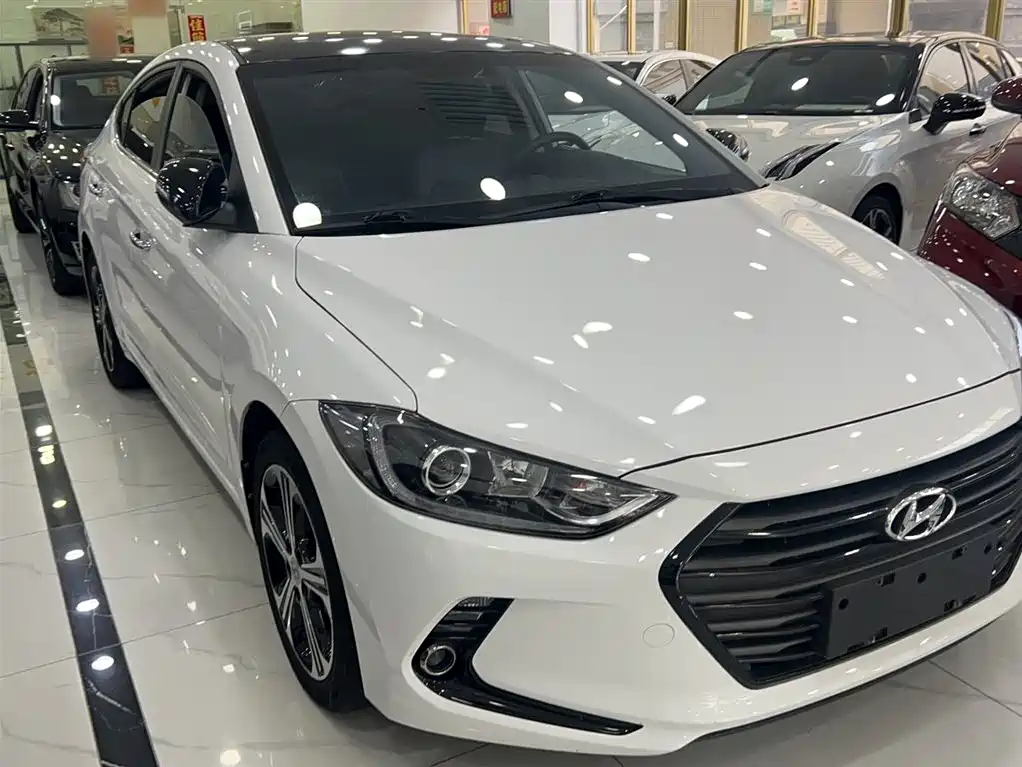 Hyundai Elantra 2019 — фото 8
