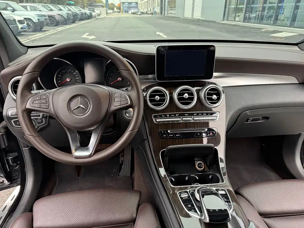 Mercedes-Benz GLC 2018 — фото 9